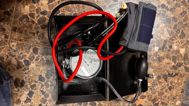 Tensiómetro aneroide clásico