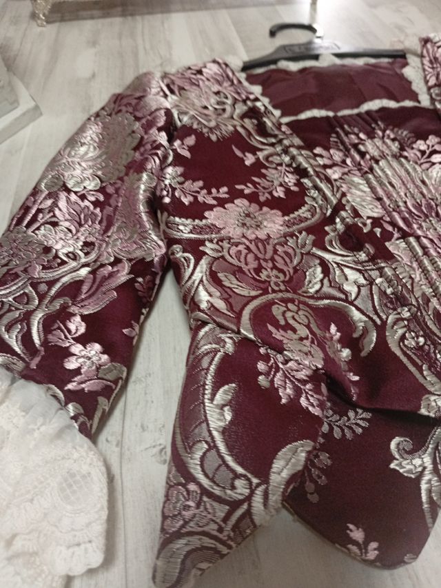 Corpiño fallera tonos morado,rosa y plata.