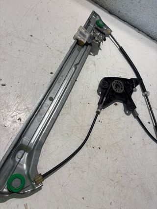 Guía elevalunas Mercedes Vito
