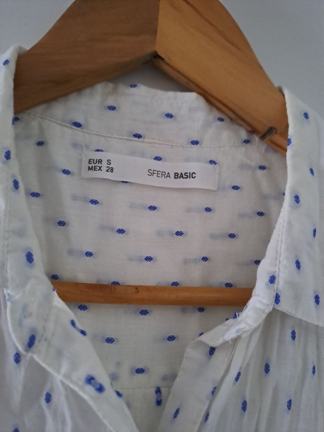 Blusa blanca c/ lunares azules 