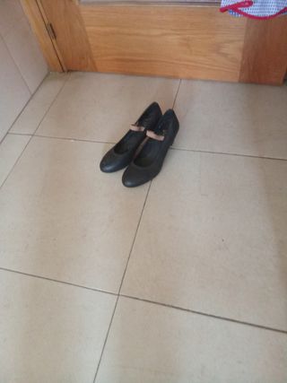 Faldas de flamenca infantil y zapatos 
