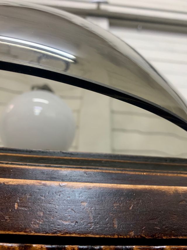 Lampara de mesa. diseño . Cupula de cristalunidad