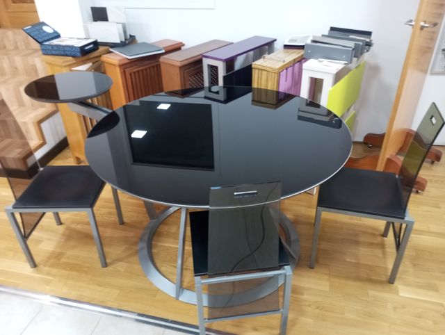 Mesa de cocina y sillas