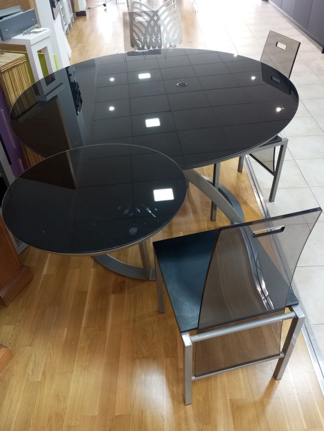 Mesa de cocina y sillas