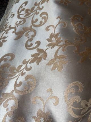 Copriletto damascato beige e oro