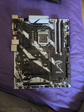 Placa base msi B250 KRAIT GAMING(rota)