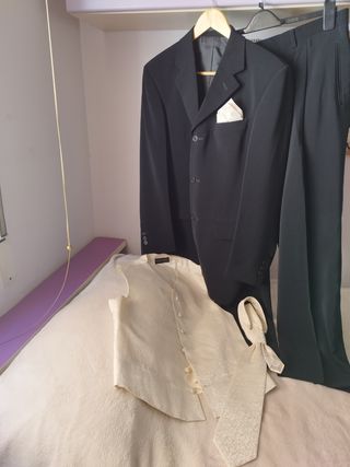 Traje ceremonia negro beige
