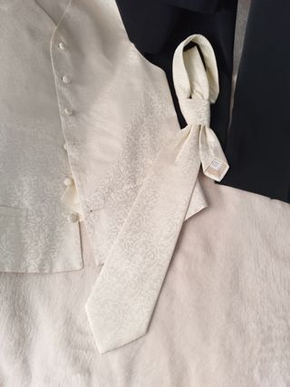 Traje ceremonia negro beige