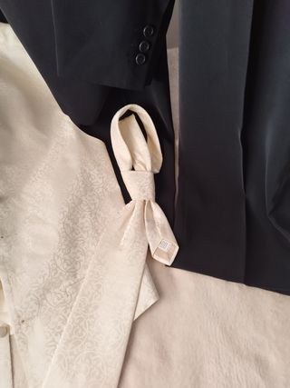 Traje ceremonia negro beige