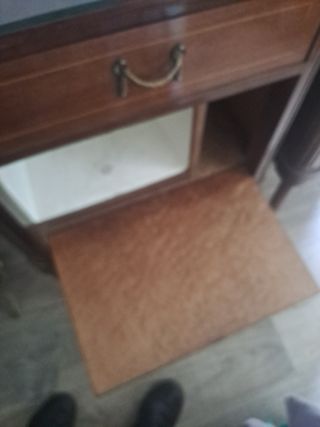 Due comodini molto vecchi