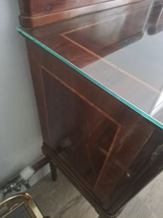 Due comodini molto vecchi