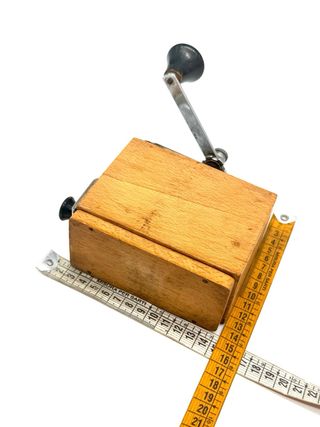 Macina Caffè B.G A Manovella Legno Ferro Soprammobile Collezione Vintage Anni 40