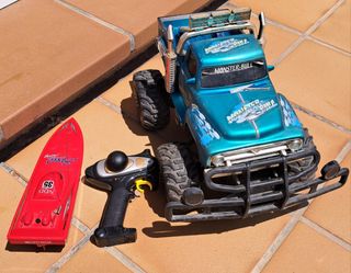 Coche y lancha RC Monster-Bull