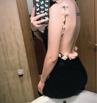 Body negro flores rosa