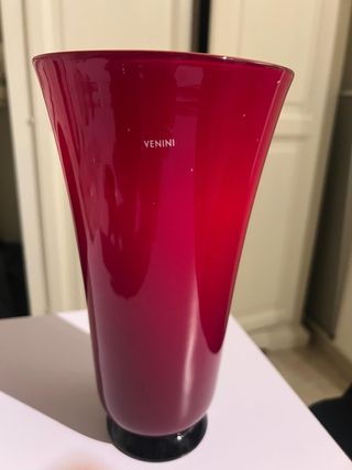 Vaso Venini anni ‘30 in vetro rosso con base nera