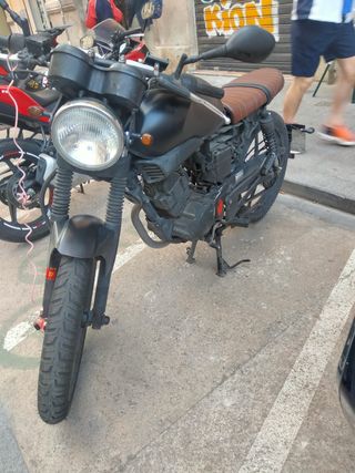 Yamaha YBR 125 café Racer homologada