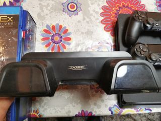 PS4 (PlayStation 4) 1TB + 3 mandos + juegos + base