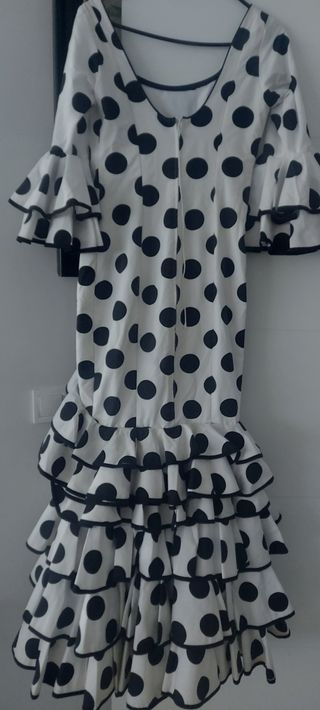 Traje gitana blanco y lunares negros