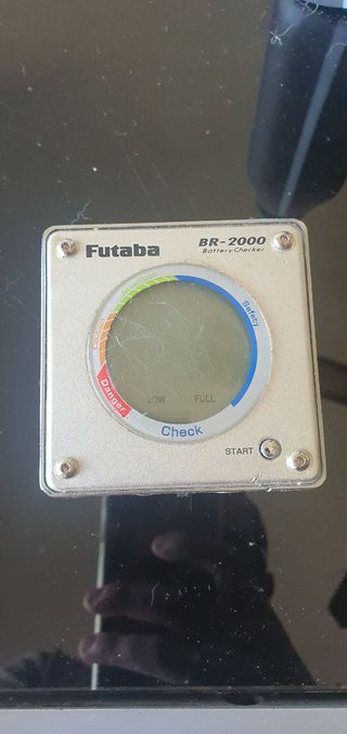 Futaba BR-2000: Comprobador Baterías