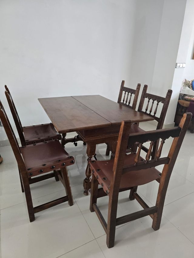 Conjunto de mesa y sillas rusticas