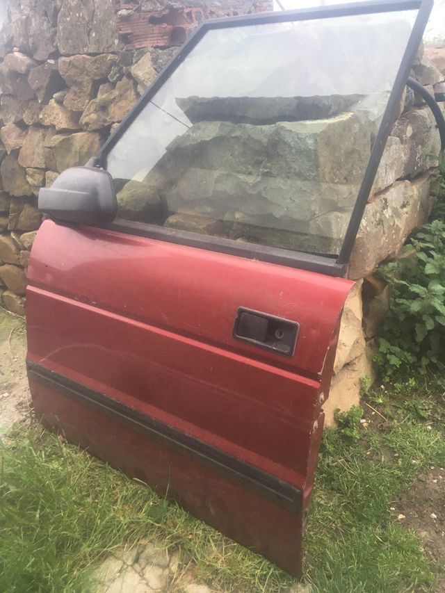 Puerta granate izquierda discovey