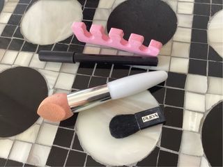 Kit manicura: pincel, esponja y pegatina