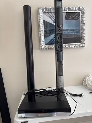 el amplificador y sintonizador central 
altavoz activo Bang  Olufsen BeoLab pareja