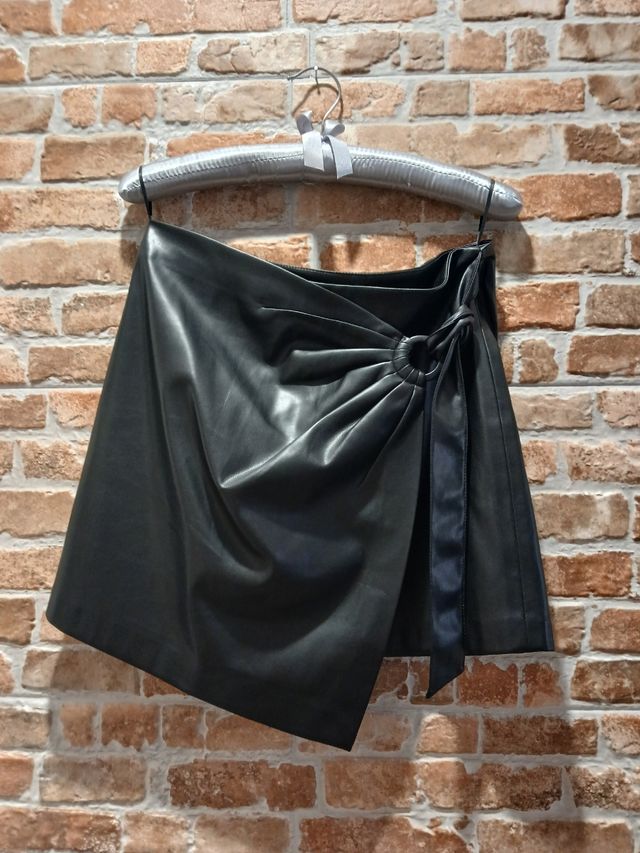 Falda mini negra polipiel