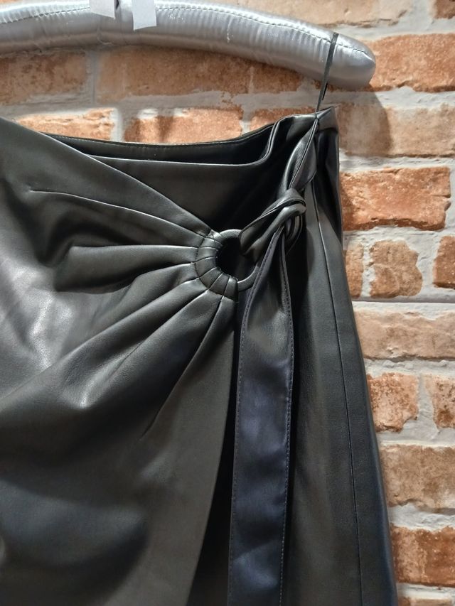Falda mini negra polipiel