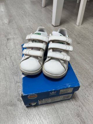 Zapatillas Adidas Stan Smith Bebé talla 25 