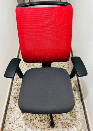 Silla Steelcase Reply Air roja y gris