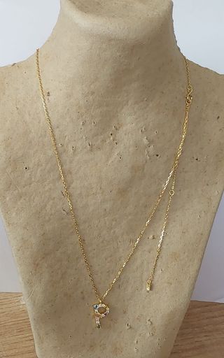 Collar con inicial P multicolor