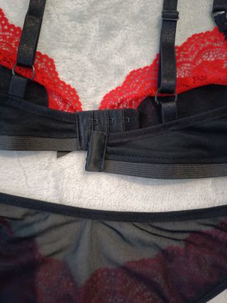 Set de lencería mesh y encaje, rojo y negro