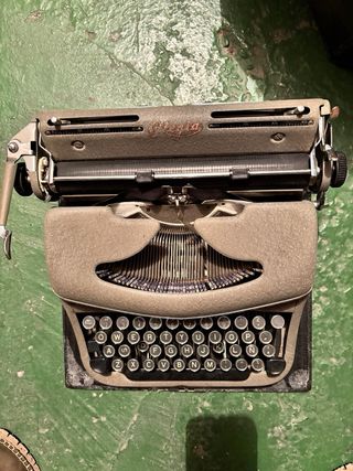 2 Olivetti Lettera 32 electrica + Regia, manual