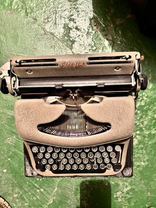 2 Olivetti Lettera 32 electrica + Regia, manual