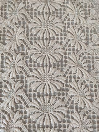 Colcha de GUIPUR en color Beige de Encaje.