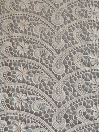 Colcha de GUIPUR en color Beige de Encaje.