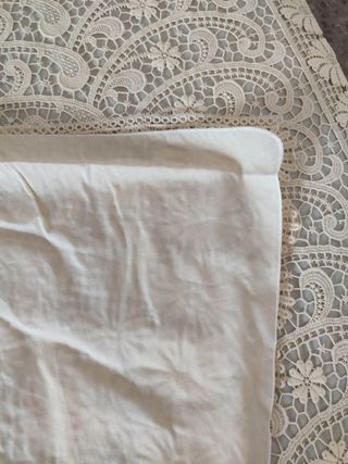 Colcha de GUIPUR en color Beige de Encaje.