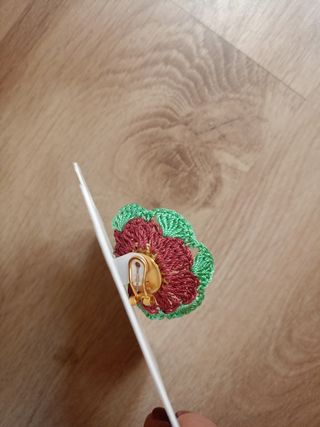 Pendientes ganchillo flores rojos-verdes MN