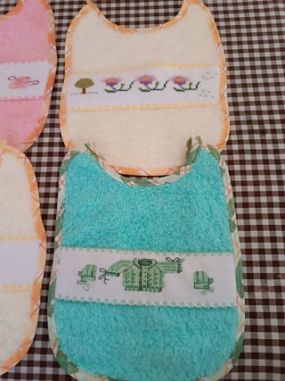 Baberos bebé bordados (4) a estrenar
