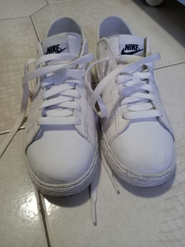 Scarpe Nike bianche taglia 37,5