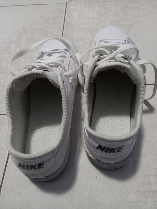 Scarpe Nike bianche taglia 37,5