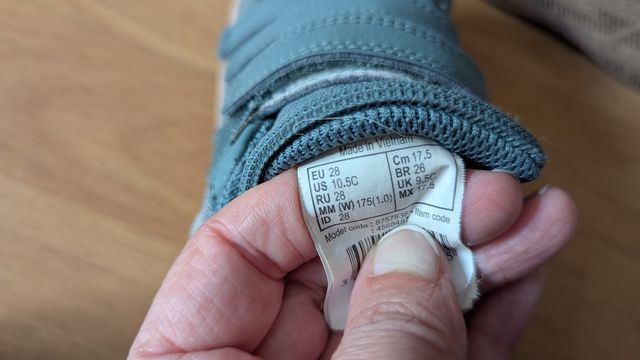 Zapatillas deportivas velcro 28