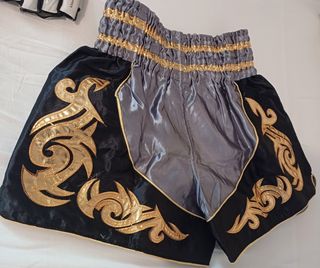 Shorts Muay Thai + Guanti mma