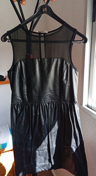 Vestido chica, negro imitación piel
