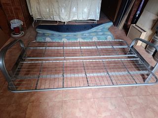 Sofá cama metálico