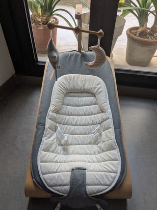 Hamaca de madera con balanceo