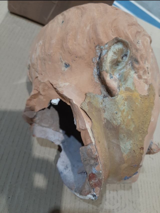 Busto antiguo personaje ilustre