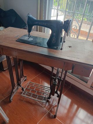 Máquina coser Singer antigua