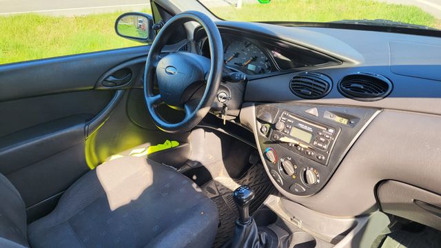 Ford Focus 2003 1.4 Intro